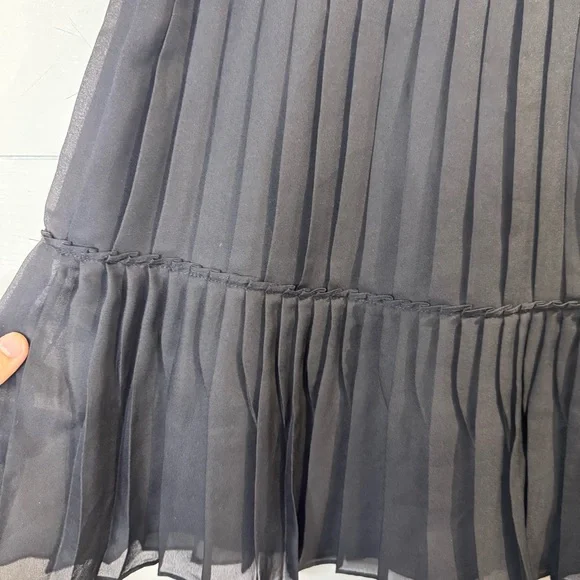 Rebecca Minkoff Women’s Elegant Black Pleated Skirt Size 2 - Picture 2 of 8